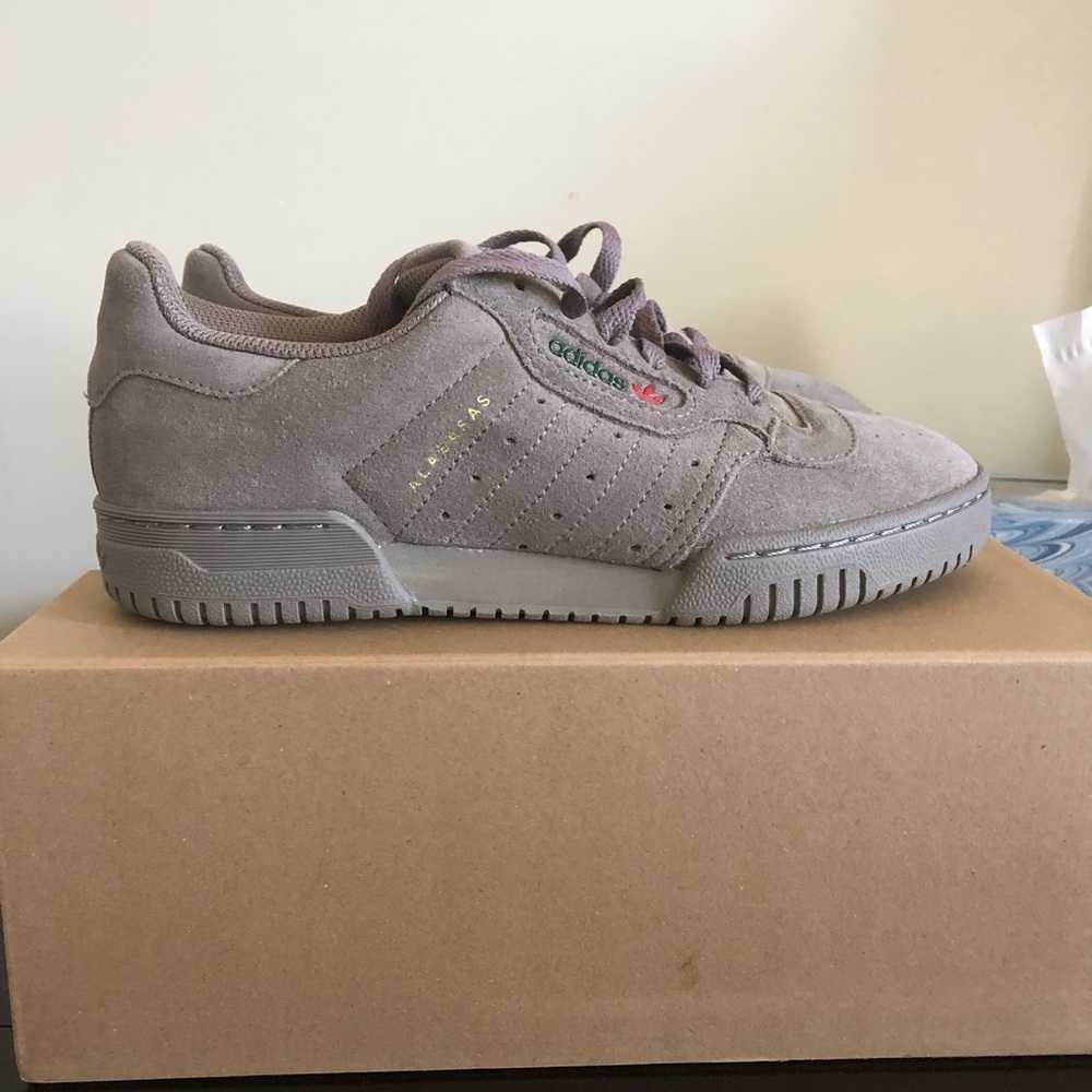 Yeezy Calabasas size 6 brand new